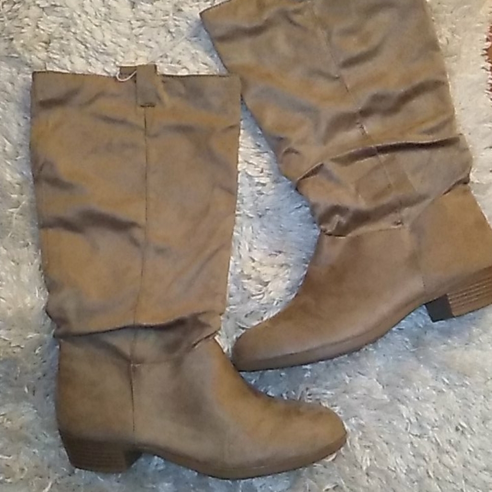 Slouchy, low heeled boots